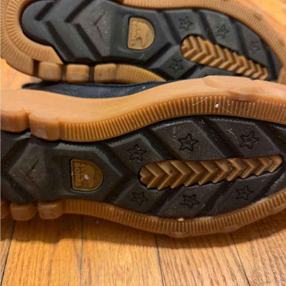 Sorel Black Leather Ankle Boots with Brown Soles - Picture 3 of 3